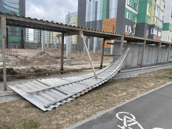 Не только утеплитель. Какие еще проблемы создал ветер в Бресте