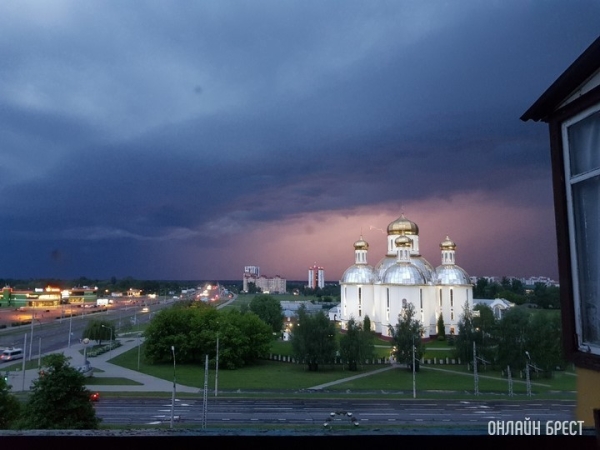В Бресте и области на завтра объявлен оранжевый уровень из-за сильного ветра