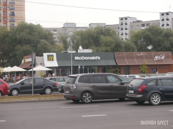 Лукашенко рассказал, кому сейчас принадлежит «Макдональдс» в Беларуси