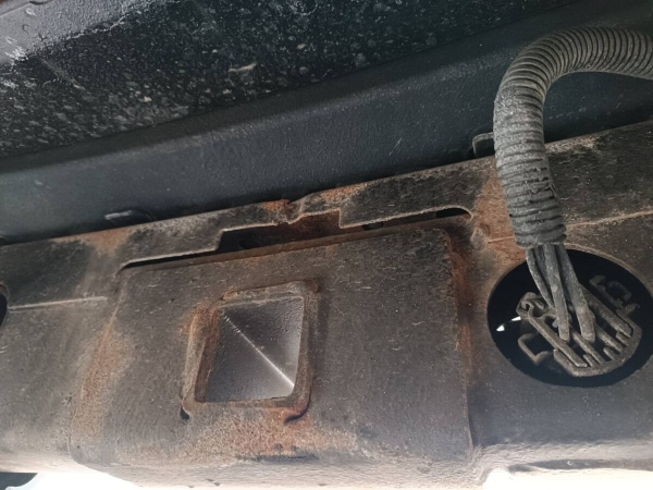 «Все гофры с проводкой посечены песком!». Белорусу так отпескоструили Cadillac, что у машины отказала электроника и кузов начал ржаветь