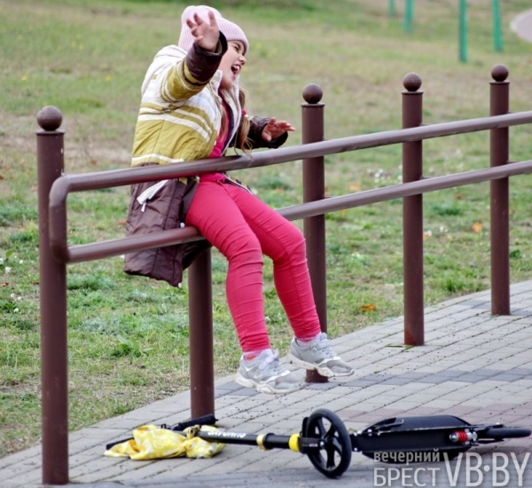 В Бресте парк 1000-летия залит осенними красками. Фоторепортаж