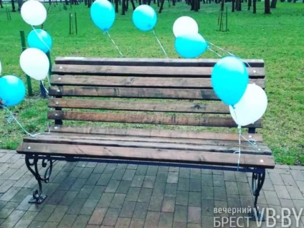 Именную скамейку Ленинского района торжественно открыли в Бресте