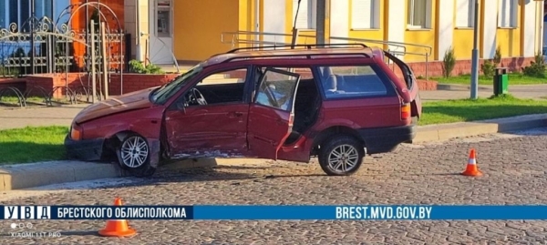 В Столине сильно столкнулись Opel и Volkswagen В Столине сильно столкнулись Opel и Volkswagen