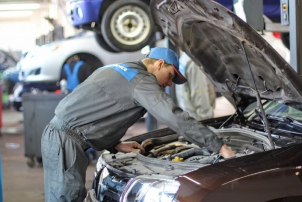 &laquo;Отдал полпенсии за первое ТО!&raquo;. Пенсионер возмущен стоимостью обслуживания у дилера Renault