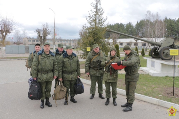 В воинские части прибывают военнообязанные в рамках проверки боеготовности В воинские части прибывают военнообязанные в рамках проверки боеготовности
