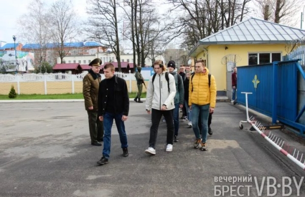 «Сформировано более сорока команд». 26 апреля начинается отправка призывников в войска «Сформировано более сорока команд». 26 апреля начинается отправка призывников в войска