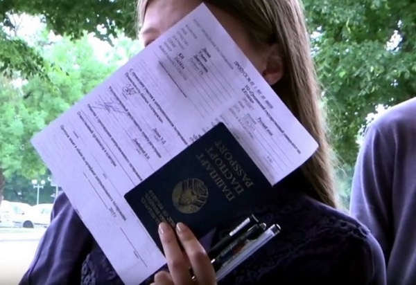 Минобразования: подать документы в два вуза одновременно невозможно Минобразования: подать документы в два вуза одновременно невозможно