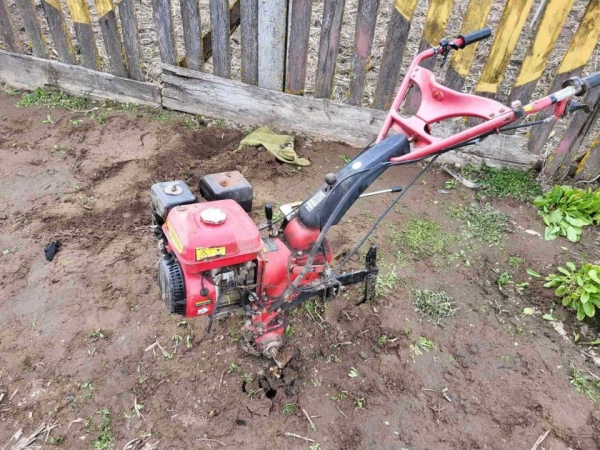 Спасатели освободили ногу мужчины из мотокультиватора Спасатели освободили ногу мужчины из мотокультиватора