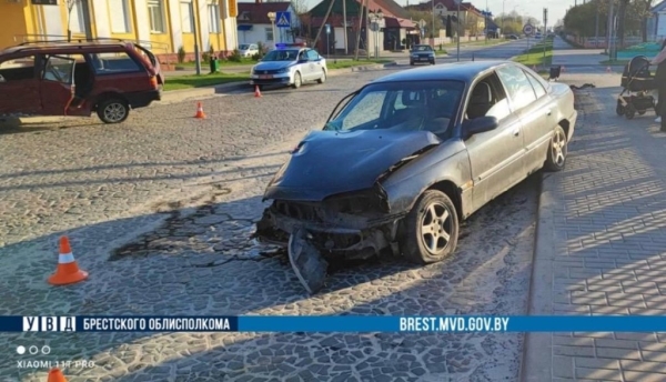 В Столине сильно столкнулись Opel и Volkswagen В Столине сильно столкнулись Opel и Volkswagen