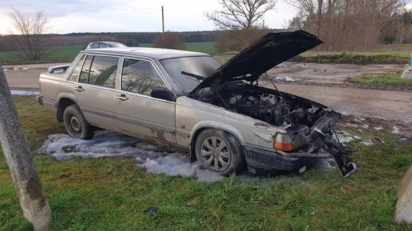 В Каменецком районе горел легковой автомобиль В Каменецком районе горел легковой автомобиль