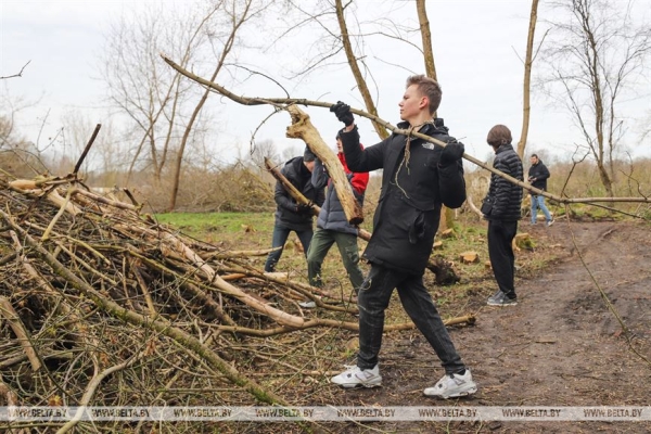 В Брестской крепости прошла экологическая акция по благоустройству Волынского укрепления