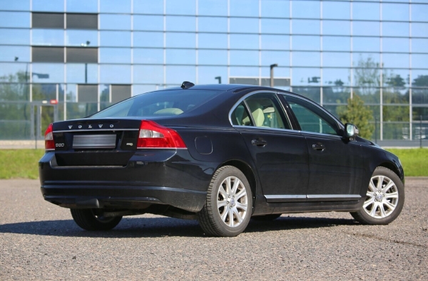 Белорус купил 13-летний Volvo из Европы: «Машина привезена перегонщиком, а растаможена через льготников» Белорус купил 13-летний Volvo из Европы: «Машина привезена перегонщиком, а растаможена через льготников»