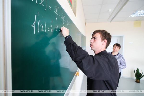 «Мы как одна семья». Выпускники сельской школы в Каменецком районе о школьных годах «Мы как одна семья». Выпускники сельской школы в Каменецком районе о школьных годах