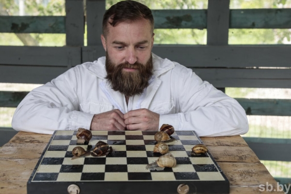 Фотофакт. Как в Беларуси семья выращивает улиток