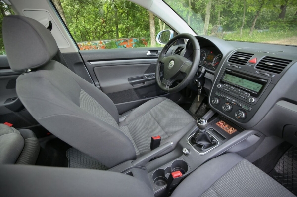 «Брал новым у дилера в 2009 году». Белорус показал VW Jetta 1.9 TDI, который до сих пор обслуживает у «официалов» «Брал новым у дилера в 2009 году». Белорус показал VW Jetta 1.9 TDI, который до сих пор обслуживает у «официалов»