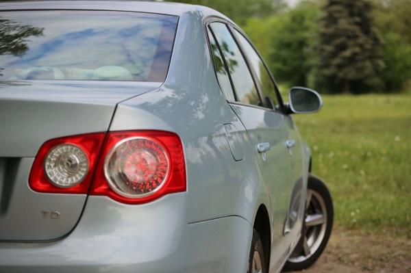 «Брал новым у дилера в 2009 году». Белорус показал VW Jetta 1.9 TDI, который до сих пор обслуживает у «официалов» «Брал новым у дилера в 2009 году». Белорус показал VW Jetta 1.9 TDI, который до сих пор обслуживает у «официалов»