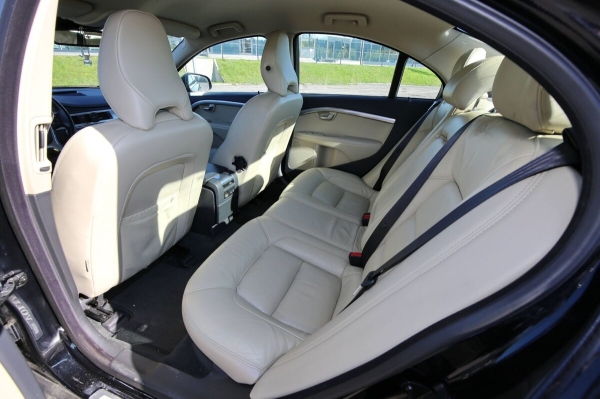 Белорус купил 13-летний Volvo из Европы: «Машина привезена перегонщиком, а растаможена через льготников» Белорус купил 13-летний Volvo из Европы: «Машина привезена перегонщиком, а растаможена через льготников»