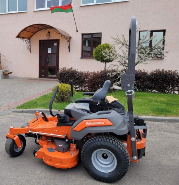 Брестский «Коммунальник» пополнился двумя новыми газонокосилками