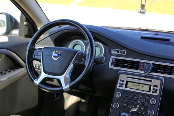 Белорус купил 13-летний Volvo из Европы: «Машина привезена перегонщиком, а растаможена через льготников» Белорус купил 13-летний Volvo из Европы: «Машина привезена перегонщиком, а растаможена через льготников»