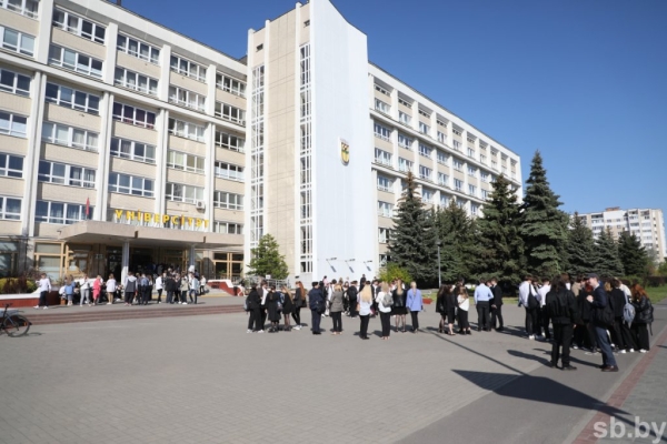 Минобразования: удаленные с ЦЭ сдадут экзамен в августе, оценка снижаться не будет