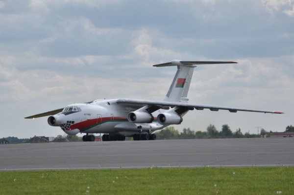 Над Брестом будет слышен гул самолета. Почему? Над Брестом будет слышен гул самолета. Почему?