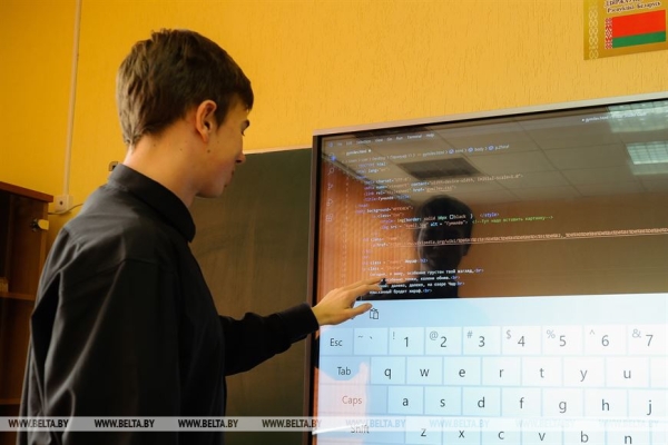 «Мы как одна семья». Выпускники сельской школы в Каменецком районе о школьных годах «Мы как одна семья». Выпускники сельской школы в Каменецком районе о школьных годах