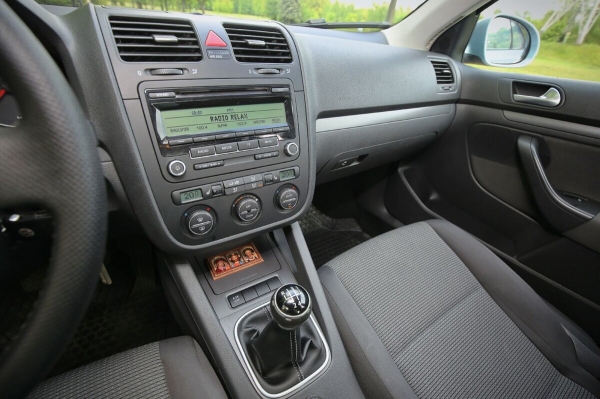 «Брал новым у дилера в 2009 году». Белорус показал VW Jetta 1.9 TDI, который до сих пор обслуживает у «официалов» «Брал новым у дилера в 2009 году». Белорус показал VW Jetta 1.9 TDI, который до сих пор обслуживает у «официалов»