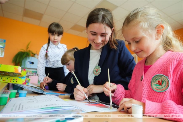 «Мы как одна семья». Выпускники сельской школы в Каменецком районе о школьных годах «Мы как одна семья». Выпускники сельской школы в Каменецком районе о школьных годах