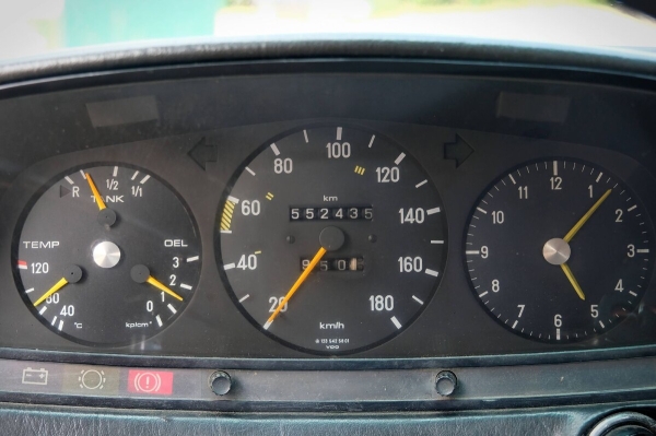 Mercedes-Benz W123 в руках студента: не хватает пятой передачи, зато есть рабочая гидроподвеска