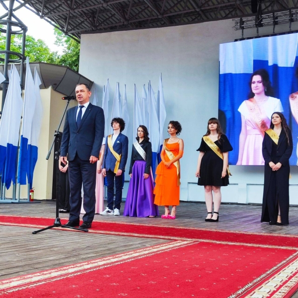 Праздник для выпускников «Алые паруса» прошел в Бресте