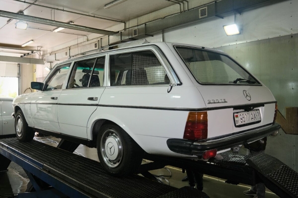 Mercedes-Benz W123 в руках студента: не хватает пятой передачи, зато есть рабочая гидроподвеска