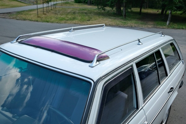 Mercedes-Benz W123 в руках студента: не хватает пятой передачи, зато есть рабочая гидроподвеска