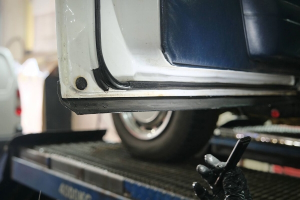 Mercedes-Benz W123 в руках студента: не хватает пятой передачи, зато есть рабочая гидроподвеска