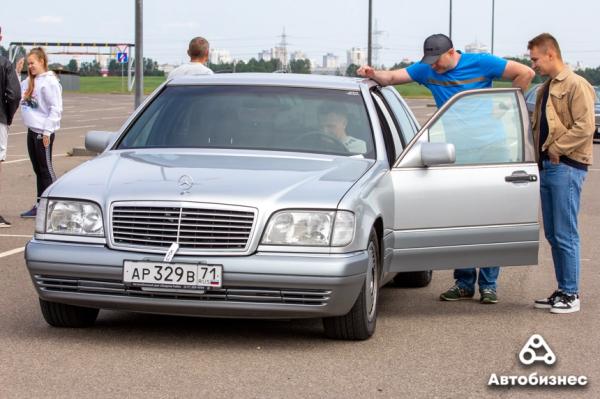«Нет года выпуска, есть состояние». В Беларуси владельцы старых Mercedes собрались на большую встречу