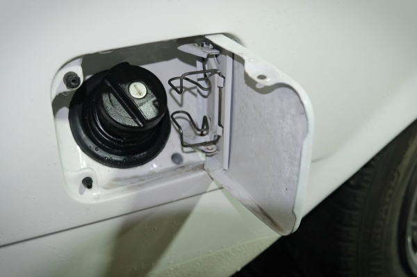 Mercedes-Benz W123 в руках студента: не хватает пятой передачи, зато есть рабочая гидроподвеска