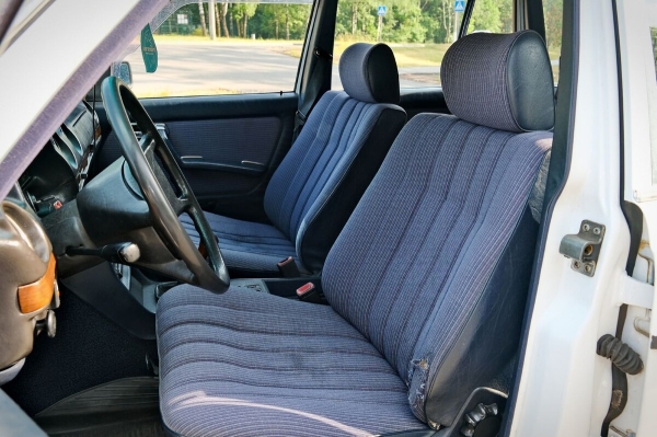 Mercedes-Benz W123 в руках студента: не хватает пятой передачи, зато есть рабочая гидроподвеска