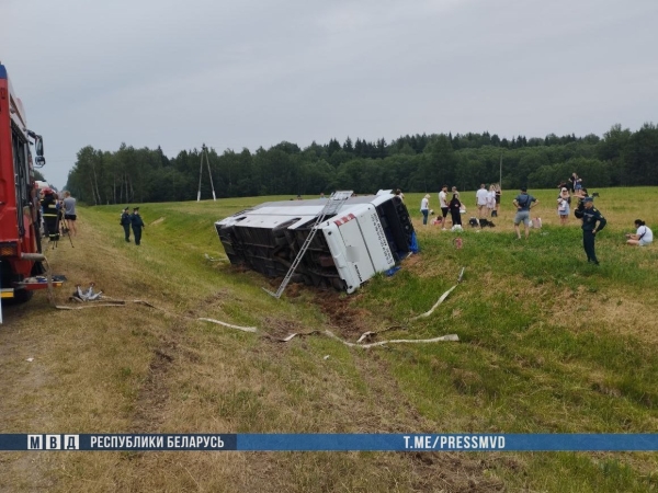 Под Витебском опрокинулся туристический автобус Под Витебском опрокинулся туристический автобус