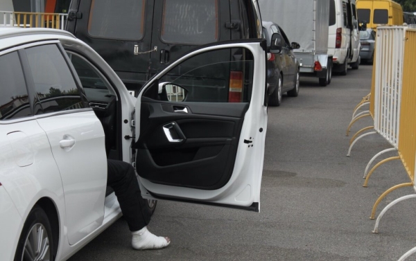 «Одни по 20 часов стоят, другие за ночь $500 делают». Репортаж из пункта пропуска «Брест — Тересполь»