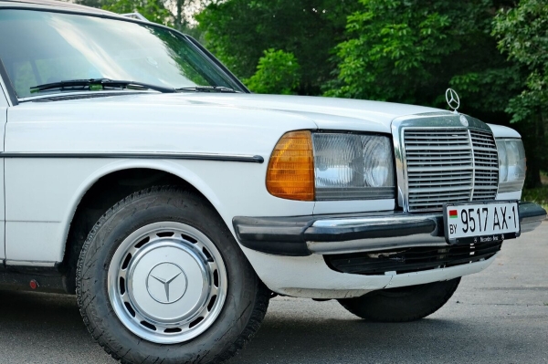 Mercedes-Benz W123 в руках студента: не хватает пятой передачи, зато есть рабочая гидроподвеска
