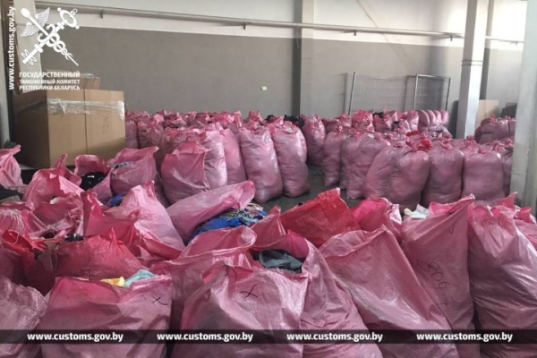 Брестские таможенники задержали на границе 40 тонн одежды из Германии и Польши