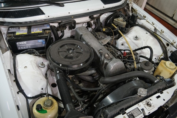 Mercedes-Benz W123 в руках студента: не хватает пятой передачи, зато есть рабочая гидроподвеска