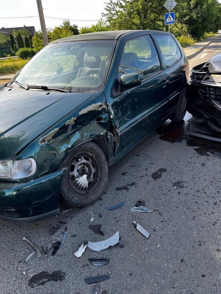 Такси в Барановичах «пролетело» под знак «Стоп» и протаранило легковушку с детьми