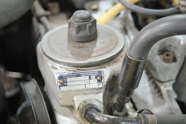 Mercedes-Benz W123 в руках студента: не хватает пятой передачи, зато есть рабочая гидроподвеска