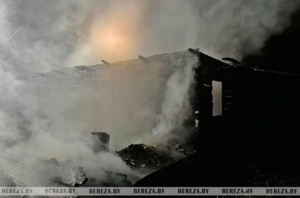 В Березовском районе при пожаре в доме погиб мужчина В Березовском районе при пожаре в доме погиб мужчина