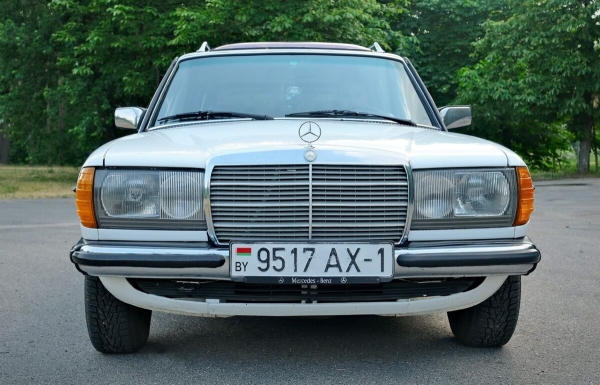 Mercedes-Benz W123 в руках студента: не хватает пятой передачи, зато есть рабочая гидроподвеска