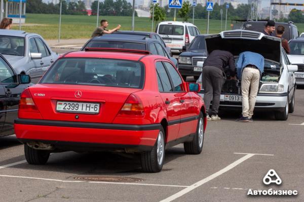 «Нет года выпуска, есть состояние». В Беларуси владельцы старых Mercedes собрались на большую встречу