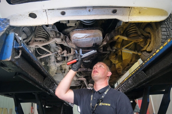 Mercedes-Benz W123 в руках студента: не хватает пятой передачи, зато есть рабочая гидроподвеска