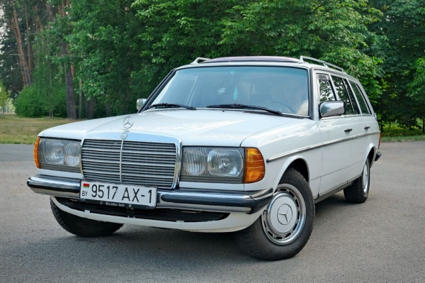 Mercedes-Benz W123 в руках студента: не хватает пятой передачи, зато есть рабочая гидроподвеска
