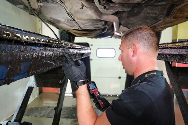 Mercedes-Benz W123 в руках студента: не хватает пятой передачи, зато есть рабочая гидроподвеска