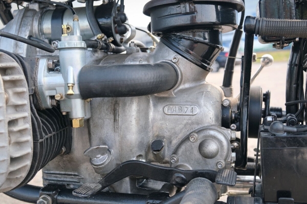 «Урал М-72», на который потратили $4 700. Белорус вдохнул жизнь в 68-летний советский байк «Урал М-72», на который потратили $4 700. Белорус вдохнул жизнь в 68-летний советский байк